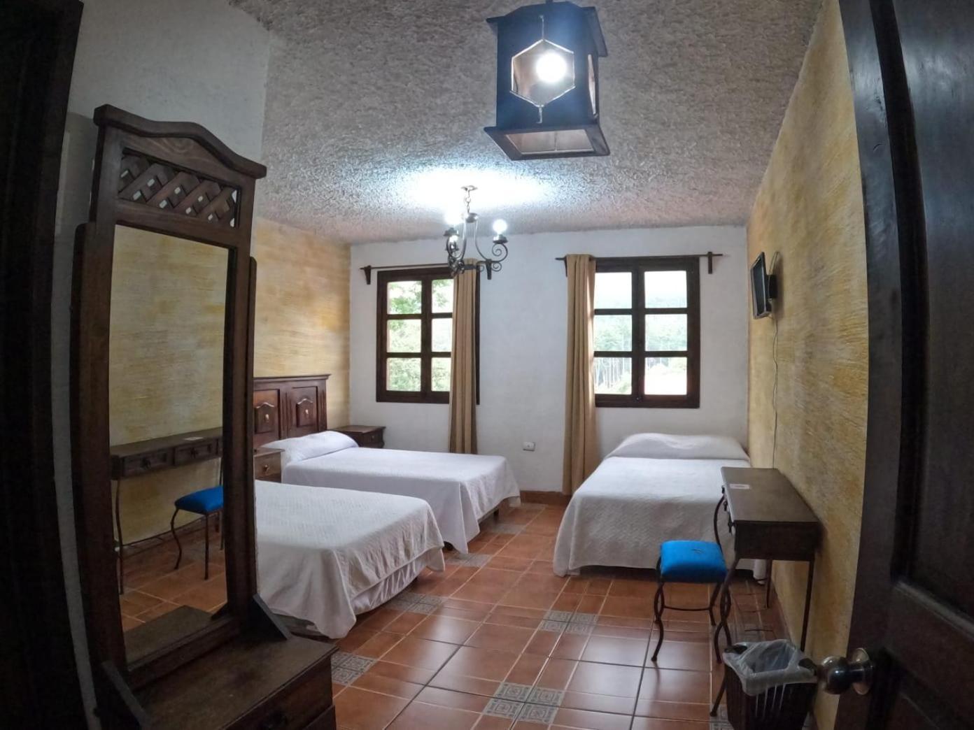 Hotel El Mirador Anexo 1 Santa Lucia Milpas Altas Quarto foto